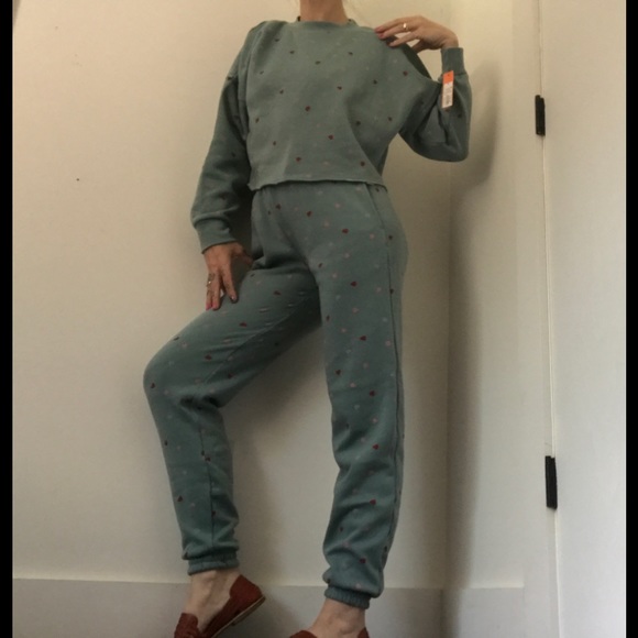 NWT Colsie Valentine’s Day Sweetheart Jogger Sweatsuit Set - Picture 9 of 16